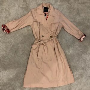 Ivanka Trump raincoat size small!